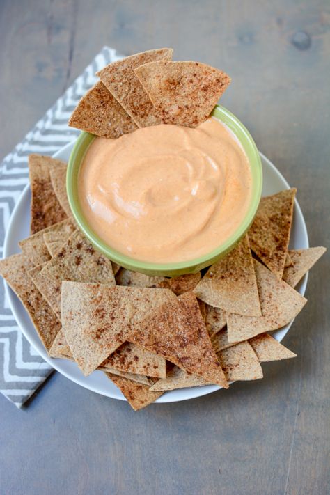 Serve this Pumpkin Yogurt Dip with cinnamon sugar tortilla chips for an afternoon snack! Cinnamon Sugar Tortilla Chips, Cinnamon Sugar Tortilla, Pumpkin Breakfast Cookies, Cinnamon Sugar Tortillas, Pumpkin Yogurt, Nut Free Snacks, Pumpkin Pie Protein, Cinnamon Pumpkin, Healthy Afternoon Snacks