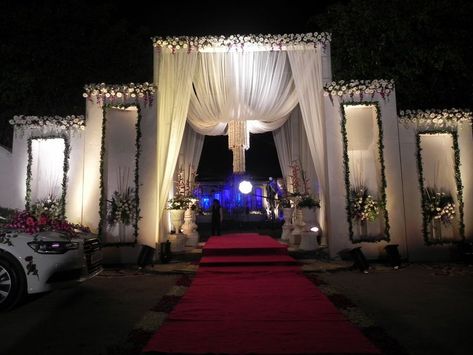 Photo of white theme wedding entrance decor Long Wall Decor, Wedding Gate, Home Flower Decor, Entry Gate, Gate Decoration, Wedding Background Decoration, Wedding Entrance Decor, Wall Decoration Ideas, Desi Wedding Decor