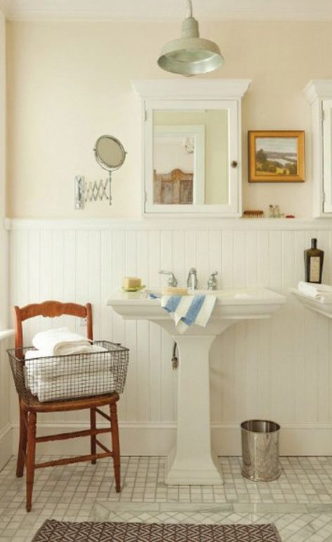 Pedestal Sink Bathroom, American Farmhouse, Cottage Bathroom, Pedestal Sink, Barn Lighting, Vintage Bathroom, Farmhouse Bathroom, Beautiful Bathrooms, White Bathroom