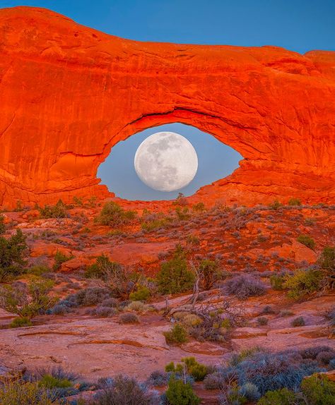 Image of Full Moon Through a Rock Formation Looks Like a Giant Eye | PetaPixel Window Arch, Golden Ratio, Utah National Parks, Fine Art Landscape, Arches National Park, Natural Rock, Best Places To Live, Rock Formations, Landscape Nature