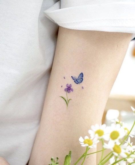 Butterfly Flower Wrist Tattoo, Wrist Tattoos For Women Minimalist, Color Tatoos Woman Small, Mini Butterfly Tattoo, Small Butterfly Tattoo On Wrist, Butterfly And Flower Tattoo, Tattoos 2022, Tiny Butterfly Tattoo, Tattoos 2023