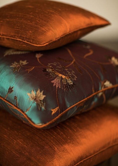 Amber Room Decor, Luxury Cushions On Sofa, Burnt Orange Bedroom Decor, Burnt Orange Couch, Burnt Orange Bedroom, Orange Bedroom Decor, Burnt Orange Living Room, Burnt Orange Decor, Orange Couch