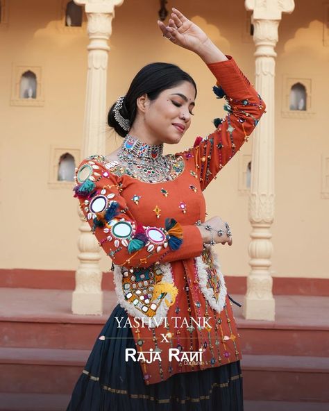 Yashvi Tank X Raja Rani Couture When the dhol hits, Yashvi Tank outfit slays! Turn heads with every Garba move this Navratri with Raja Rani Couture. [ Embroidery, Brightness, Twirling, Festive Vibes, Joy, Festive Fashion, Sparkle, Dance Moves, Festival Outfit, Radiance] ચણીયા ચોલી, Unique Navratri Outfits, Garba Fits, Garba Dresses, Garba Choli, Navratri Ideas, Choli Navratri, Indian Outfits Modern, Navratri Outfits