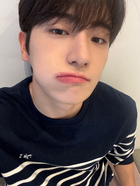 X Hyunjae Selca, Hyunjae The Boyz, The Boyz Hyunjae, Hyun Jae, Face Card, The Boyz, Kpop Boy, Boyfriend Pictures, Boyfriend Material