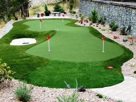 Ideal design nearest in size and shape to my existing yard...better known as the Gopher Resort right now! Synthetic Grass Backyard, Turf Backyard, Green Backyard, Outdoor Covered Patio, Yangzhou, Backyard Playground, Backyard Games, Backyard Inspo, Backyard Retreat