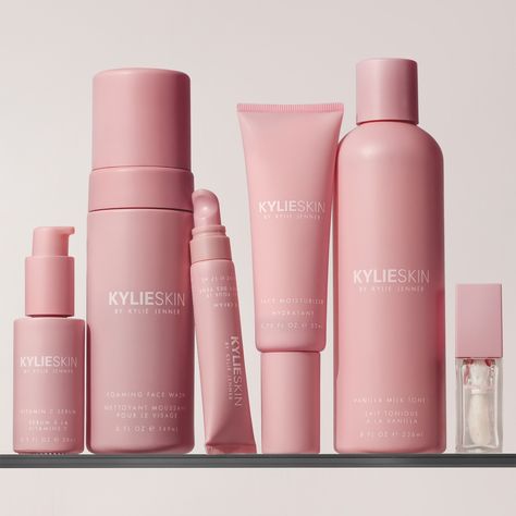 Promoting a visibly plumped, bouncy and bright complexion, the Day Moisturiser by Kylie Skin hydrates with weightless, non-greasy moisture.  Enriched with ultra-nourishing actives including shea butter, glycerin and sodium hyaluronate, the formula smooths, softens and leaves a supple skin texture that lasts. A blend of quenching botanicals encourage pillow-like luminosity and the illusion of enhanced elasticity, supporting a radiant finish with fewer noticeable fine lines. Apple Extract, Jamaican Mango And Lime, Tan Accelerator, Kylie Skin, Instant Tan, Aromatherapy Associates, Vanilla Milk, Ardell Lashes, Snail Mucin