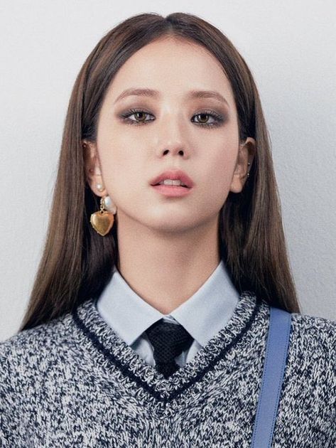 Korean Hair Color, I Go Crazy, Black Makeup, Go Crazy, Easy Hairstyles For Long Hair, Smokey Eye Makeup, Prom Makeup, Korean Hairstyle, Blackpink Jisoo