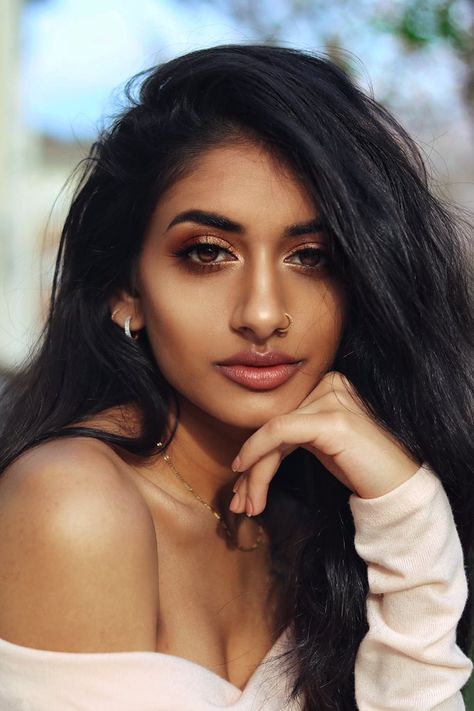 Indian Face Reference, Indian Girl Eyes, Brown Girl Makeup Indian, Dark Skin Indian Woman, Indian Makeup Wedding, Brown Girl Aesthetic Indian, Indian Girl Makeup, Hamel Patel, Indian Eye Makeup