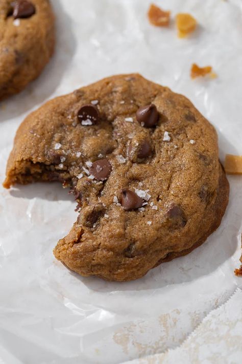 The best Sea Salt Chocolate Chip Toffee Cookies - Lifestyle of a Foodie Chickpea Chocolate Chip Cookies, Vegan Protein Cookies, Toffee Cookie Recipe, Protein Chocolate Chip Cookies, Chickpea Cookies, Banana Bread Cookies, Biscuits Diététiques, High Protein Desserts, Gf Baking