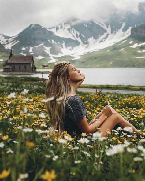 Had the best time running around the incredible lake at @fruttresort 😍 Switzerland, you win. My breath has been taken away too many times… Beauty Dish, Nature Photoshoot, Shotting Photo, Foto Poses, Shooting Photo, Foto Pose, Travel Alone, Foto Inspiration, 인물 사진