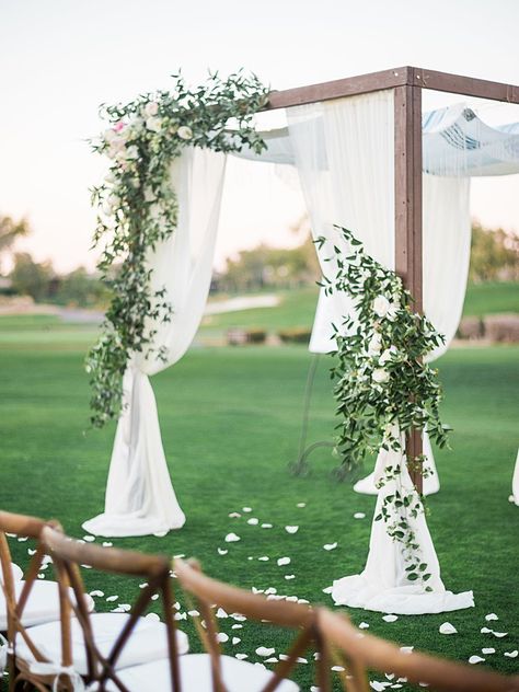 Chuppah Decorations Simple, Wedding Chuppah Outdoor, Chuppah Wedding Flowers, Chuppah Flowers Simple, Wedding Ceremony Chuppah, Simple Wedding Chuppah, Modern Chuppah Wedding, Chuppah Flowers Wedding, Chuppah Ideas Indoor