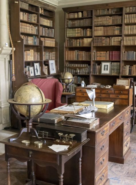 Study Organization Ideas, Victorian Study Room, Cottagecore Apothecary, Home Office Shelving, Victorian Architecture Interior, Victorian Study, Victorian Office, Nook Library, Cozy Home Library