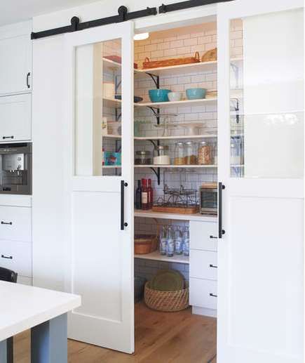 Smart Home Design Ideas, Modern Coastal Farmhouse, Sliding Pantry Doors, Kitchen Favorites, Kabinet Dapur, Pantry Doors, Smart Home Design, Pantry Design, Pantry Storage