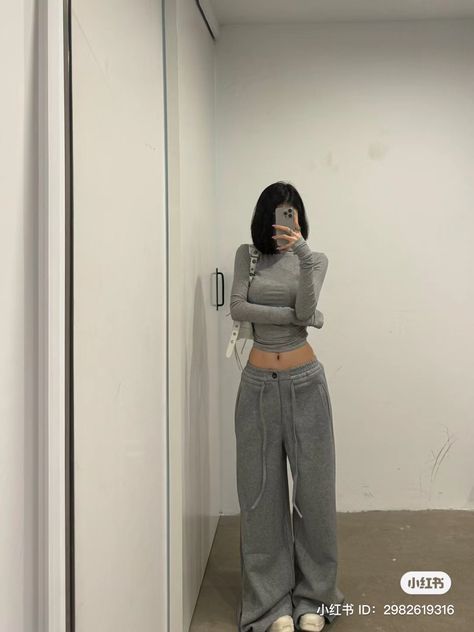 Korean Workout Outfit, New Era Outfit, Acubi Club, Chinese Douyin, Korean Fashion Grunge, Acubi Fashion, Dance Outfits Practice, Grunge Outfit, Fashion Grunge