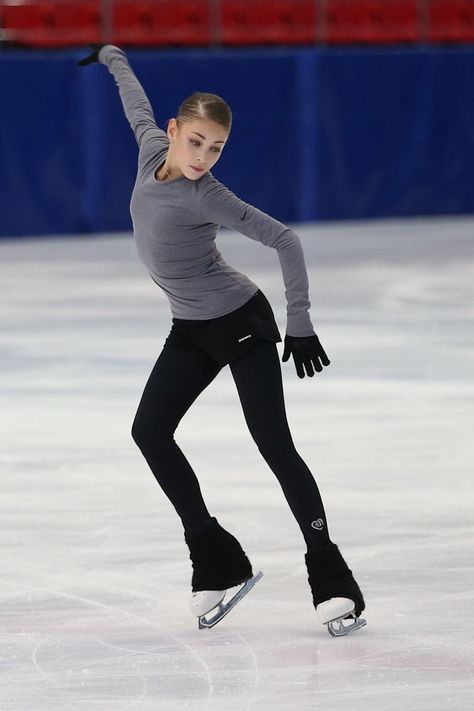 Skate Outfit, Alena Kostornaia, Skate Aesthetic, Figure Ice Skates, Figure Skating Outfits, Skate 3, Ice Skating Outfit, Skating Aesthetic, Practice Outfits