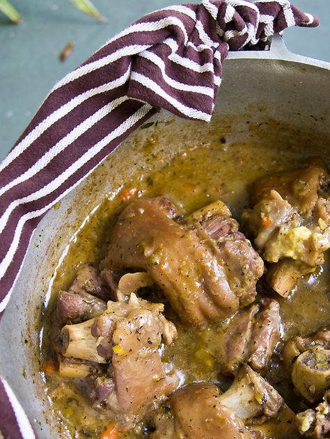 Slow Braised Pork Hocks in Beer - Home - Sweetbites Blog Smoked Pork Hocks Recipe, Pork Shanks, Ham Hock Recipes, Desserts Cheesecake, Meat Bbq, Pork Hock, Recipes Bbq, Dry Rubs, Bbq Sauces