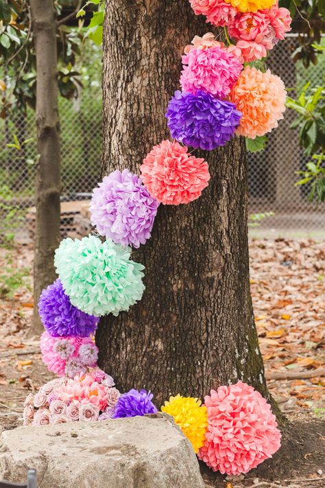 Wedding Decoration Ideas Using Paper Pom Poms - decorating trees on your wedding venue is now easy! You can use several colors of paper pom poms  #wedding #ideas Outdoor Bridal Showers, Birmingham Wedding, Boda Mexicana, Paper Pom Poms, Rainbow Wedding, Outdoor Party Decorations, Invitations Diy, Get Happy, Whimsical Wedding