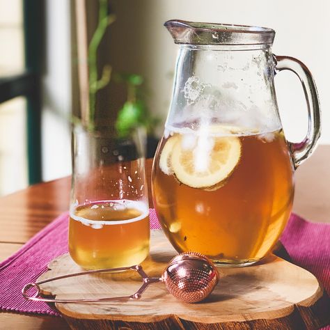 This refreshing Earl Grey iced tea recipe is perfect to enjoy after a morning working in the garden or while reading in the sunshine. #earlgreytea #earlgreyrecipes #icedtearecipes Earl Grey Iced Tea, Work Morning Tea Ideas, Iced Earl Grey Tea, Summer Iced Tea Recipes, Summer Iced Tea, Mango Iced Tea, Iced Tea Recipes Homemade, Iced Tea Recipe, Working In The Garden