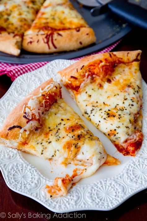 Homemade Pizza Crust, Slice Of Pizza, Homemade Pizza Dough, Pizza Recipes Homemade, Homemade Bbq, Deep Dish, Pizza Crust, Homemade Pizza, Pizza Dough