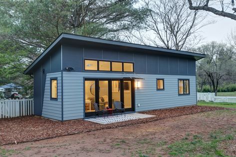 Accessory Dwelling Unit Small Mother In Law Suite, Small Rest House Design, Small Adu, Garage Granny Flat, Adu Designs, Granny Pad, Garage Suite, In Law Apartment, Mother In Law Suite