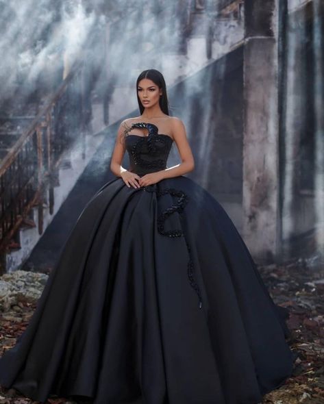 Duchess Silk Dress, Black Gown, Gala Dresses, Yes To The Dress, Black Corset, Bahrain, Ball Gown Wedding Dress, Dress Suits, Luxury Fabrics