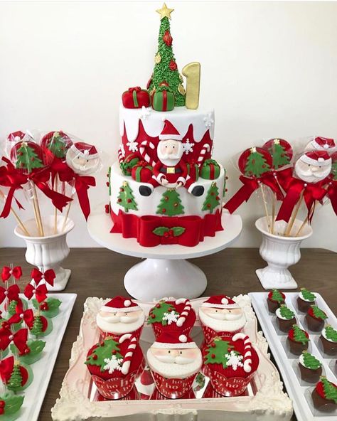 Christmas Birthday Cake, Christmas Themed Cake, Cake Decorating For Beginners, Christmas Birthday Party, Christmas Cake Designs, Kids Christmas Party, 1st Birthday Cakes, Fabulous Christmas, Garden Birthday