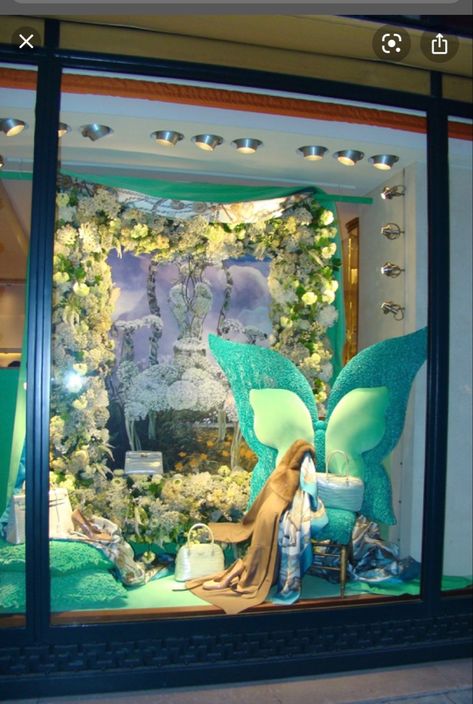 This exaggeratted setting depicting an ironic surrealistic fantasy view with many colors definitely resembles a fantasy. I believe this type setting is only seen in movies. Fantasy Window, Healthy Food To Eat, Spring Window Display, Fashion Design Inspiration, Windows Display, Store Window Displays, Food To Eat, Window Display Design, Spring Window