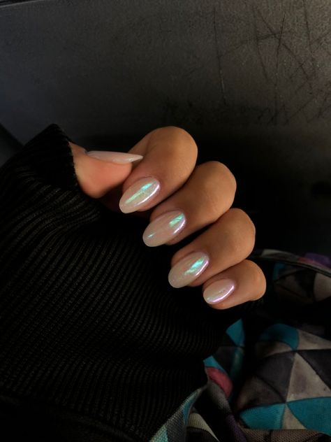 mermaid powder, holografic, clean, almond, summer Mermaid Powder Nails, Mermaid Chrome Nails, Mermaid Inspired Nails, Pink Chrome Nails, Aurora Nails, Mirror Nails, Pink Chrome, Mermaid Nails, Mermaid Inspired