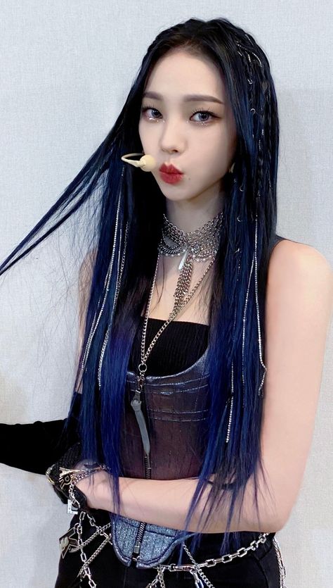 Kpop Idols Hairstyle Female, Karina Step Back, Karina Hairstyle, Beautiful Gown Designs, Black Hair Aesthetic, Dark Blue Hair, Kpop Hair, Gorgeous Hair Color, Split Hair