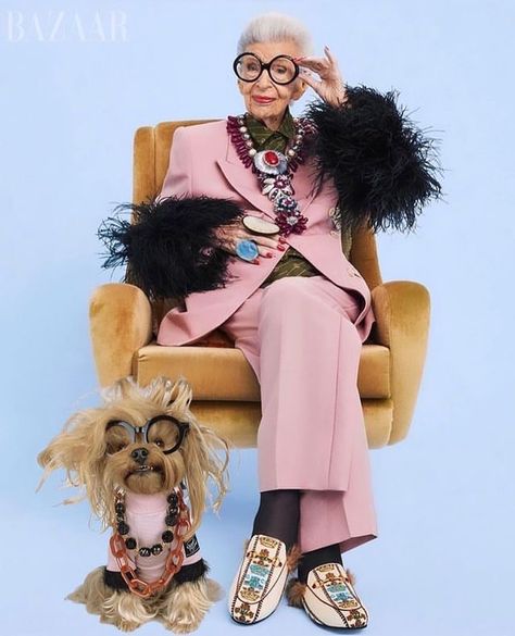 Iris Apfel Home Decor, Iris Apfel Style Inspiration Outfit, Iris Apfel Photoshoot, Iris Apfel Glasses, Iris Apfel Portrait, Iris Apfel Young, Iris Apfel Younger, Grandma Fashion, Granny Chic