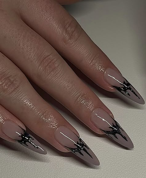 Dark Themed Nails, Classy Goth Nails, Dark Fem Nails, Soft Goth Nails, Dark Nail Designs Gothic, Nails For Everyday, Classy Black Nails, Japan Halloween, Coquette Nails