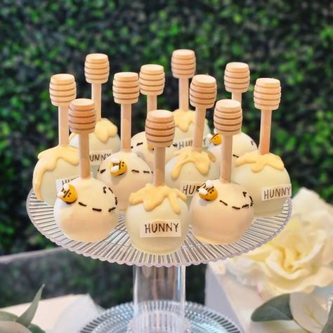 Honey Party Favors, Honey Party, Pooh Bebe, Honey Bee Baby Shower, Winnie The Pooh Baby Shower, Boy Baby Shower Ideas, Baby Shower Theme Decorations, Baby Shower Treats