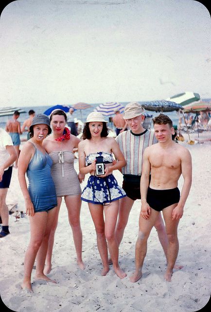 Rockaway Beach 1950 vintage fashion style color photo print found 50s bathing suits New York Summer, Rockaway Beach, Vintage Bathing Suits, Vintage Swimwear, Vintage Swimsuits, Vintage Beach, Vintage Summer, Vintage Photographs, Vintage Love