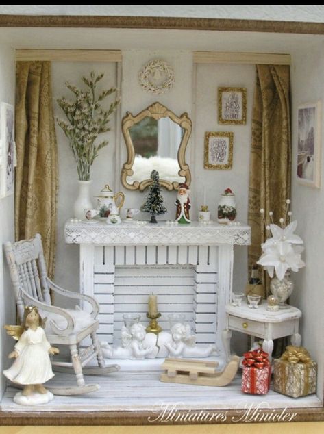 Dollhouse Holiday, Christmas Dollhouse, Room Box Miniatures, Fireplace Seating, Christmas Diorama, Dollhouse Design, Christmas Shadow Boxes, House Crafts, Dollhouse Christmas