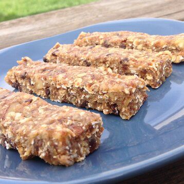 No-Bake Banana Nut Protein Bars Recipe | Allrecipes Peanut Butter Banana Oats, Peanut Butter Oat Bars, Oat Bar Recipes, Banana Bread Bars, East Recipes, Bake Banana, Energy Bars Recipe, Hearty Snacks, Vegan Protein Bars