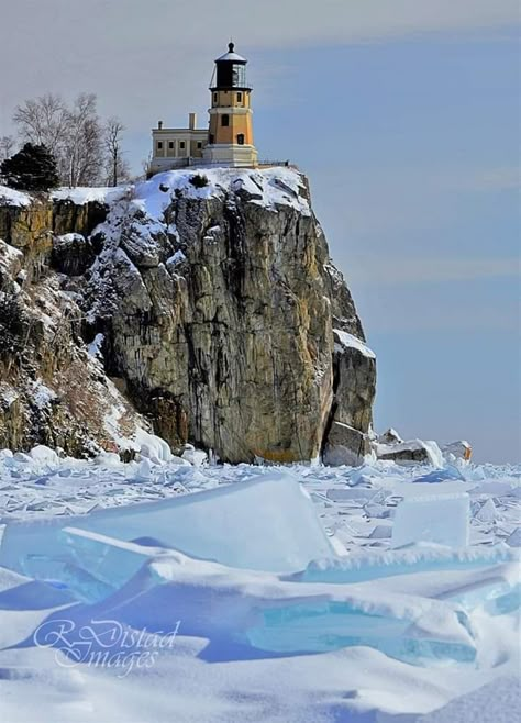 Wind-swept ice shards at SplitRock Lighthouse. Ice Shards, Lighthouse Inspiration, Split Rock Lighthouse, Sea Storm, Lighthouse Pictures, Lighthouse Art, Beautiful Lighthouse, Beacon Of Light, World Pictures