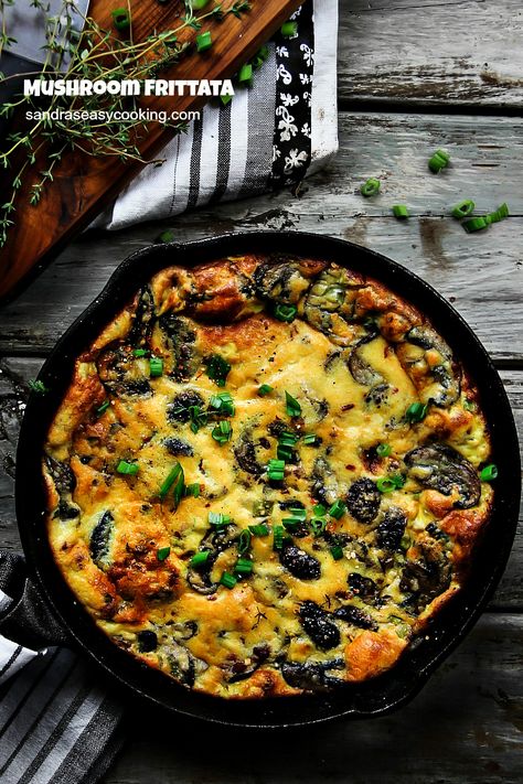 Mushroom Frittata with a video tutorial Mushroom Eggs, Breakfast Fritatta, Mushroom Frittata, Potato Frittata, Bento Box Recipes, Italian American Food, Cooking Breakfast, Box Recipes, Frittata Recipe