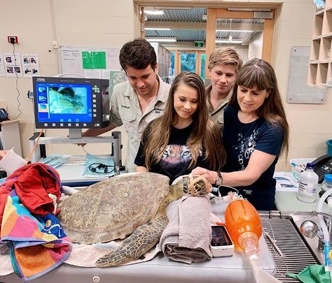 Wildlife Hospital, Terri Irwin, Irwin Family, Crocodile Hunter, Bindi Irwin, 4 People, People Standing, Photo Sharing, Bring It On