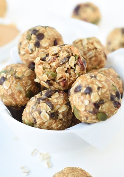 No Bake Peanut Butter Oatmeal Balls #nobake #peanutbutter #oatmeal #balls #maplesyrup #Vegan #energyballs #vegansnacks #veganbreakfast #energyballs #oatmealballs Peanut Butter Oatmeal Balls, Healthiest Nut Butter, Vegan Energy Balls, Oatmeal Balls, No Bake Energy, Energy Bars Recipe, No Bake Granola Bars, Sunflower Pumpkin, No Bake Peanut Butter