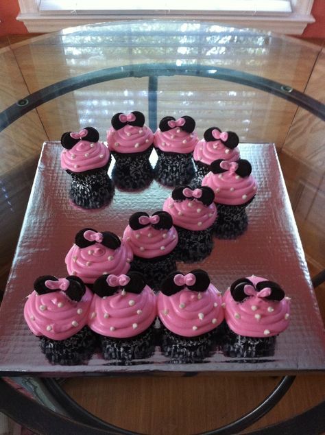 minnie mouse birthday ideas | Minnie mouse cupcakes | Birthday party ideas-1 instead of 2! Cupcakes Minnie Mouse, Minnie Mouse Decorations, Mouse Cupcakes, Minnie Mouse Cupcakes, Minnie Birthday Party, Anniversaire Diy, Second Birthday Ideas, Mickey Mouse Birthday Party, Minnie Mouse Cake