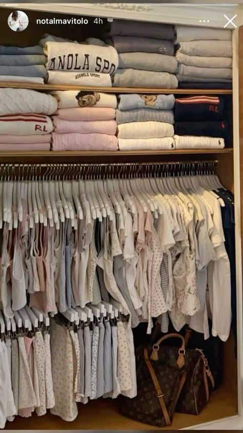 Pretty Closet Aesthetic, Chic Things List, Organised Wardrobe Aesthetic, Linen Closet Organisation, Princess Apartment Aesthetic, Closet Aesthetic Organization, Walk In Wardrobe Aesthetic, Clothes Aesthetic Closet, Wordrop Ideas Room