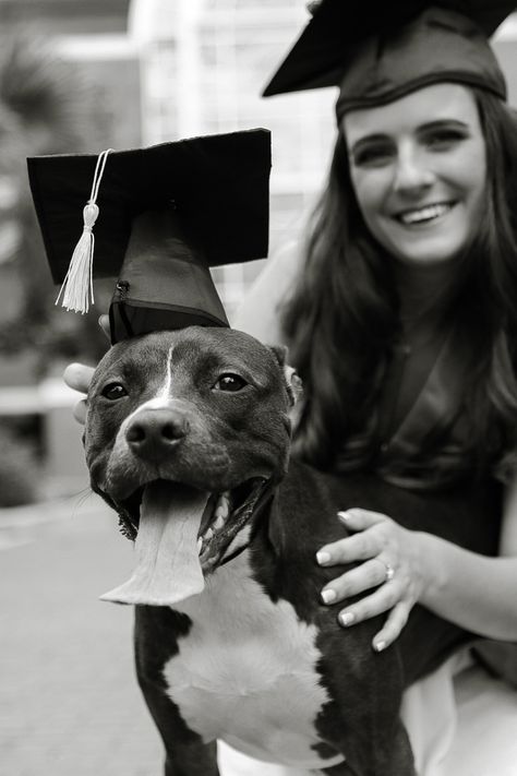 Graduation Shoot Ideas, Graduation Things, Nursing School Graduation Party, Graduation Shoot, Grad Shoot, Grad Pic, Graduation Photography Poses, Nursing School Graduation, Graduation 2024