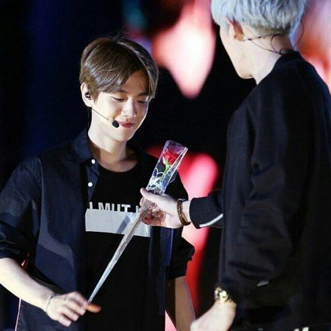 Chanyeol:Baekhyun here's a Flower for u~ Baekhyun:*will be cool to the fans but can't stop smiling* why you give it to me? Chanyeol:Because i.. EXO-L: *scream* -> ChanBaek! Chanyeol:*is red and won't look to the fans* ..I love you. Baekhyun:*smile and smell the Flower* [It's smells so good like Chanyeol]  mhh .. I love you too:) Chanbaek Wallpaper, Baekhyun Smile, Possessive Boyfriend, Chanbaek Fanart, Exo Chanbaek, Chanyeol Cute, Exo Couple, Exo Lockscreen, Korean Drama Funny