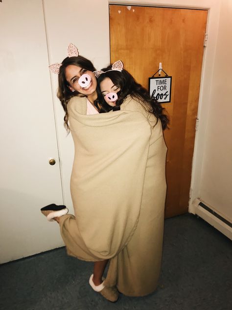 Halloween group costume pigs in a blanket Pigs In A Blanket Costume, Pig In A Blanket Costume, Blanket Costume, Pig In A Blanket, Halloween Group, Halloween Costumes Friends, Pigs In A Blanket, Fall Bucket List, Halloween Costumes Makeup