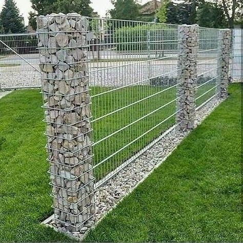 Modern Fence Panels, Gabion Wall Design, Unique Fence Ideas, Gabion Fence, Natural Fence, Gabion Wall, Front Gate Design, Security Fence, Farm Fence