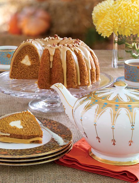 Easy Cakes To Make, Caramel Icing, Pumpkin Bundt Cake, Pumpkin Chai, Bundt Cakes Recipes, Toasted Pecans, Bundt Cake, Easy Cake, Cake Plates