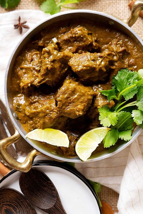 Slow Cooker Beef Rendang - El Mundo Eats Beef Rendang Slow Cooker, Rendang Curry, Beef Rendang Recipe, Beef Rendang, Slow Cooker Curry, Ground Beef Pasta, Asian Recipe, Carne Guisada, Beef Pasta