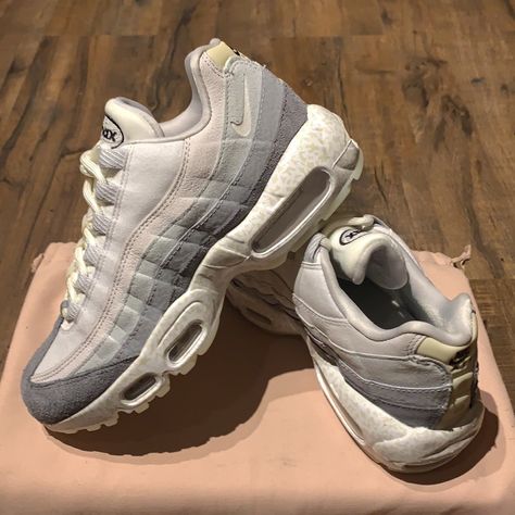 Move Over Milk, The Power Of The Air Max 95 Is In Town, And It's Got Style You'll Feel All The Way To Your Bones. Taking Form From The Human Body And '90s Track Aesthetics, It Taps Into "The Anatomy Of Air" With A Skeletal Colorway And Midsole Print Representing The Inside Of A Bone. Premium Suede, Glow-In-The-Dark Details And A Surprise On The Bottom Finish It Off. Shown: Summit White/Cool Grey/Wolf Grey/Light Bone Brand New With Original Box. (Missing Lid) Size: 6 1/2 Mens Which Also Fits Wome 95 Nike Shoes, 95s Nike, Gray Low-top Nike Air Max For Streetwear, 95 Air Max Shoes, Air Max 95 Grey, Airmax 95, Nike 95, Nike Airmax 95, Black Athletic Shoes