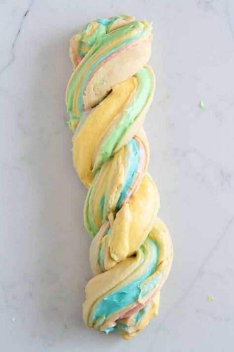 Easter Pastries Ideas, Easter Brunch Ideas Healthy, Spring Bread Recipes, Easter Bread Ideas, Easter Traditional Food, Sourdough Easter Desserts, Ostara Baking, Sourdough Easter Recipes, Easter Brunch Sweets