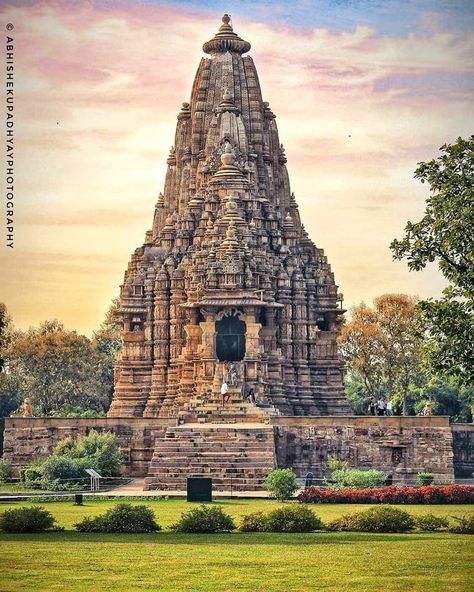 Kandariya Mahadev temple, India - 9GAG Khajuraho Temple, Temple India, Indian Temple Architecture, India Architecture, Ancient Indian Architecture, Temple Photography, Amazing India, India Culture, Temple Architecture